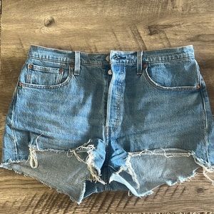 Women’s Levi jean shorts